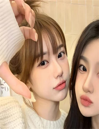 独立电影深度解析：《唐伯虎点秋香2之四大才子》的人物塑造与情感表达 ——深入探索独立电影的艺术世界